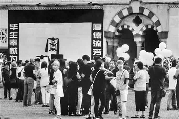 梦见参加在世的外婆的丧礼的预兆