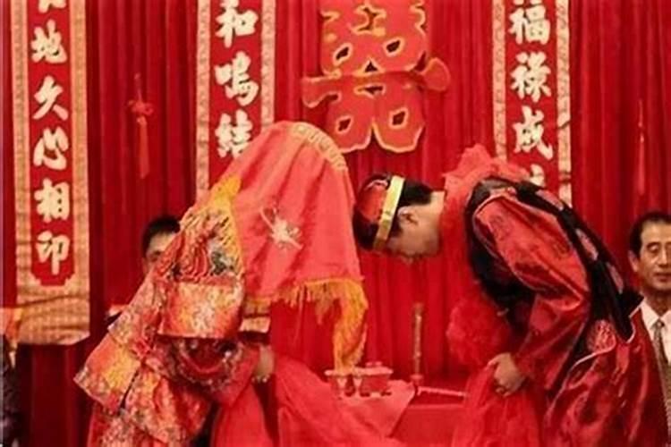 梦见很多人都穿孝衣包括自己的预兆