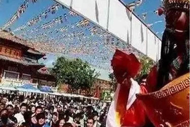 喜用神分析:此命日元弱极,弱之极者,不可扶也,是为从格,只能顺从八字...