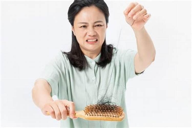 梦见假发掉了
