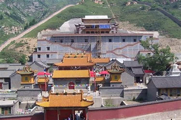 梦见祖坟被水冲是什么意思