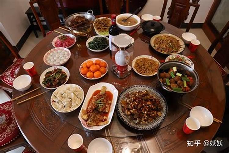 梦见亲朋好友来家里吃饭的预兆