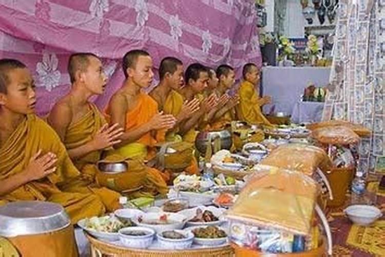 请问峨嵋山的尼姑都是怎么生活的,除了不吃荤、、、
