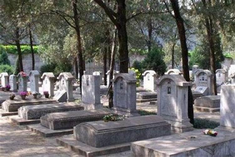 梦见死人和坟墓的预兆