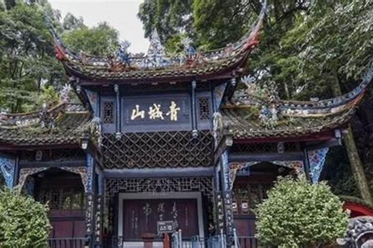 青城山的哪些景点适合游客拍照打卡？