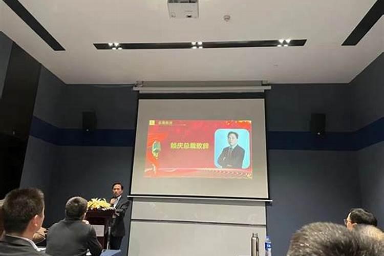 想咨询下宝庆斋的算命大师乔先生,床头朝哪个方向最旺我吗？