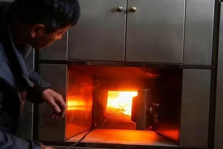老人死后火化后土葬可以吗？