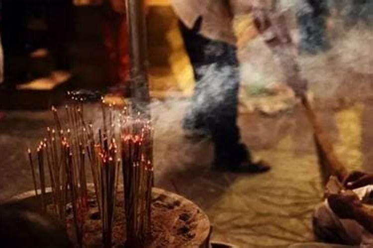 给财神烧纸钱在什么地方好