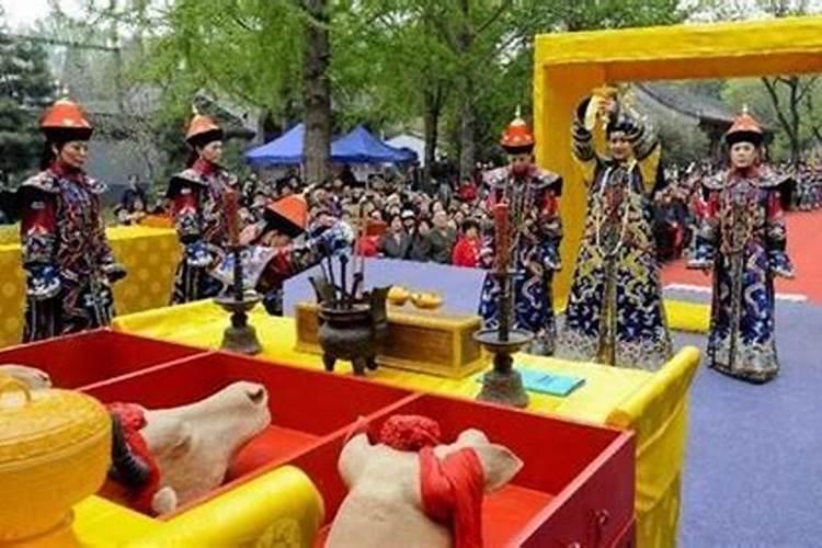 清明节出嫁了的女儿,能在路口烧纸祭奠逝去的父母吗？