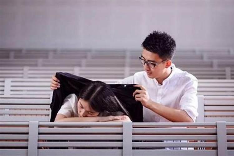 梦见暗恋的人和他女朋友的预兆