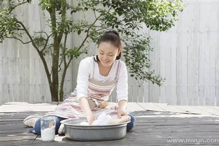 梦见前妻给自己洗衣服的预兆