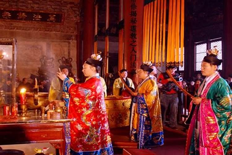 已婚女人梦见抱男婴儿