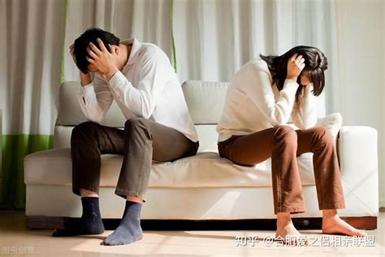梦见离婚后的前夫又找到一个年龄小的媳妇是什么意思？