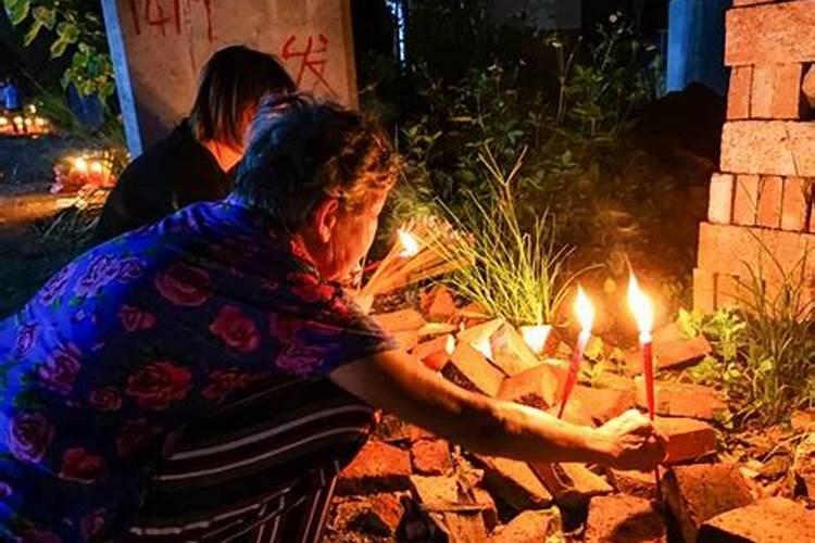 农村烧纸钱烧给亡人,在你们那里是十四烧,还是十五烧？