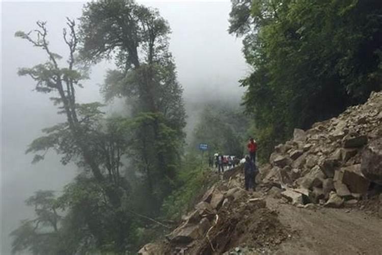 梦见大山滑坡是啥意思