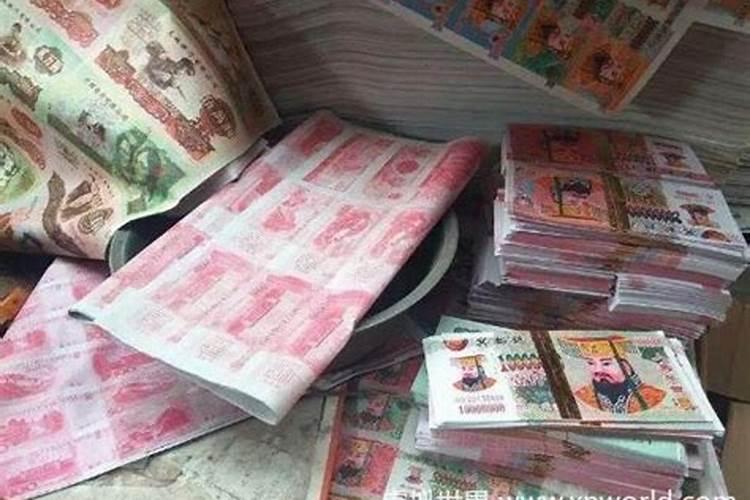 七月十五烧纸在家前还家后院子里能不能烧？