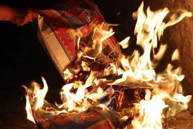 七月十五烧纸在屋里还是屋外
