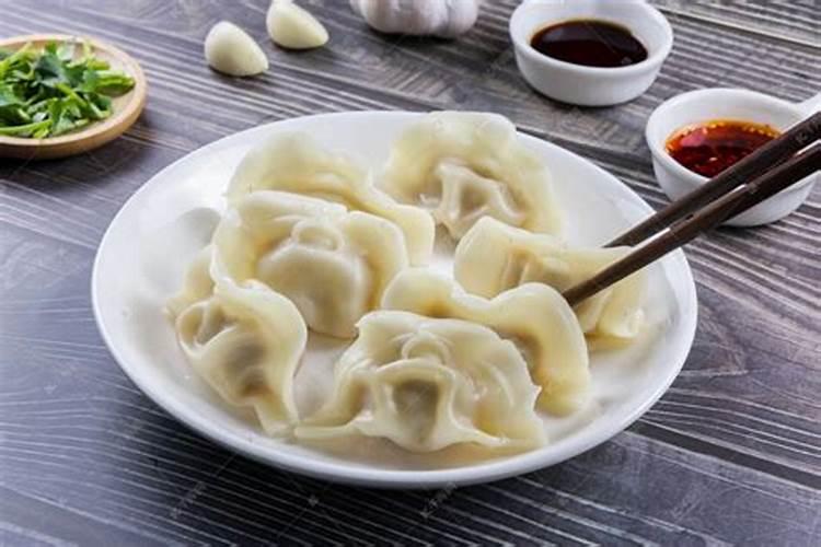 家乡的风俗冬至包饺子