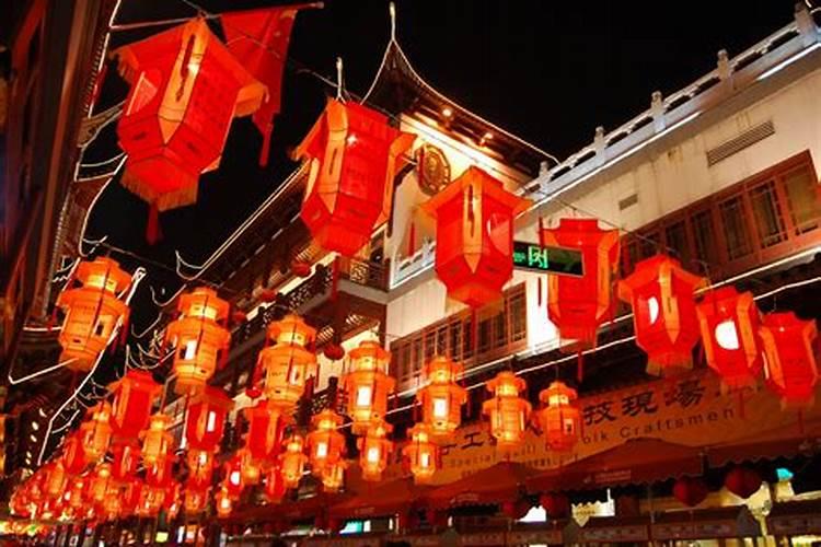 六年级下 北京的春节中红火是什么意思,还有另外意思是什么？