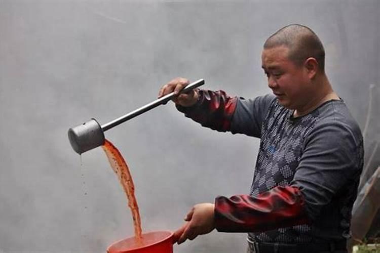有一位出家道士让我出3000元做法式就能帮我改变命运是真的吗