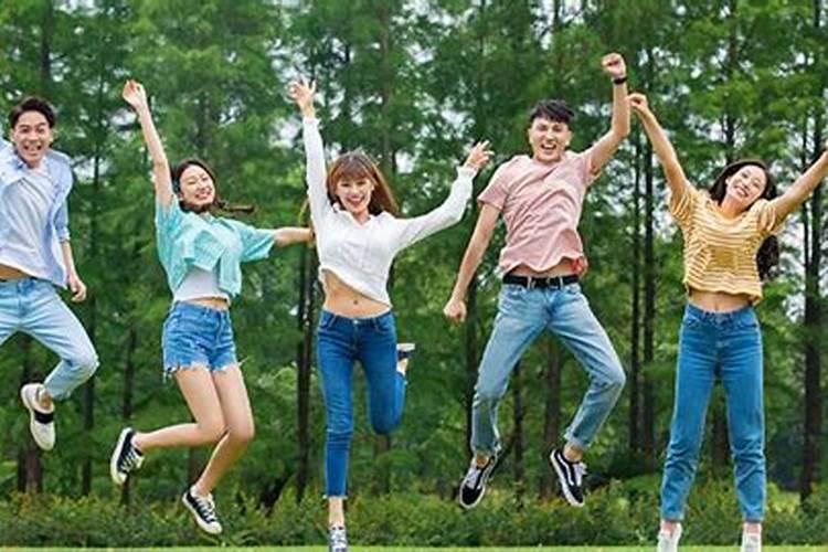 梦见自己和自己的老同学在一起玩那是代表着什么？
