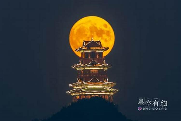 十五月亮几点出来