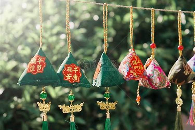 梦见穿裙子是什么兆头