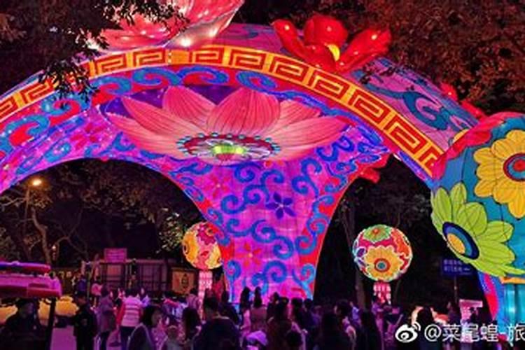 做梦梦到房子漏雨是什么意思