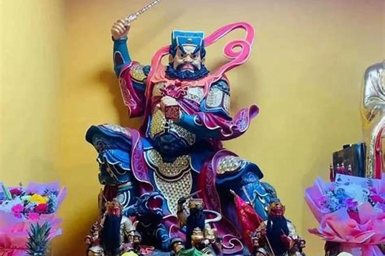 日照天台山财神庙有烧香的游客吗？