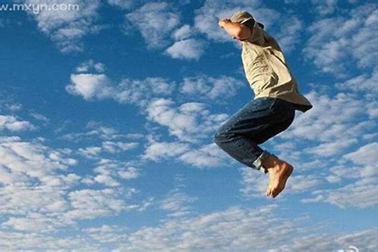 梦见别人蹦极从高处跳下去