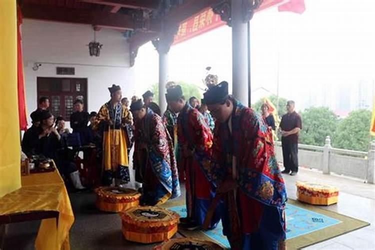 简单介绍清明节的来历(关于清明节的由来和风俗简介)