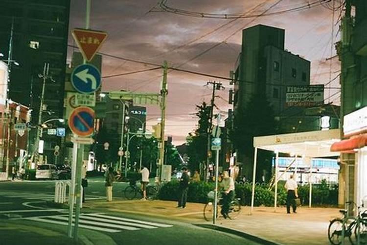 梦见路上见到死的熟人又活了的预兆