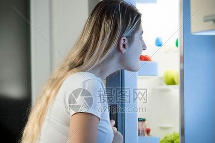 梦见一个人在房间里找东西的预兆