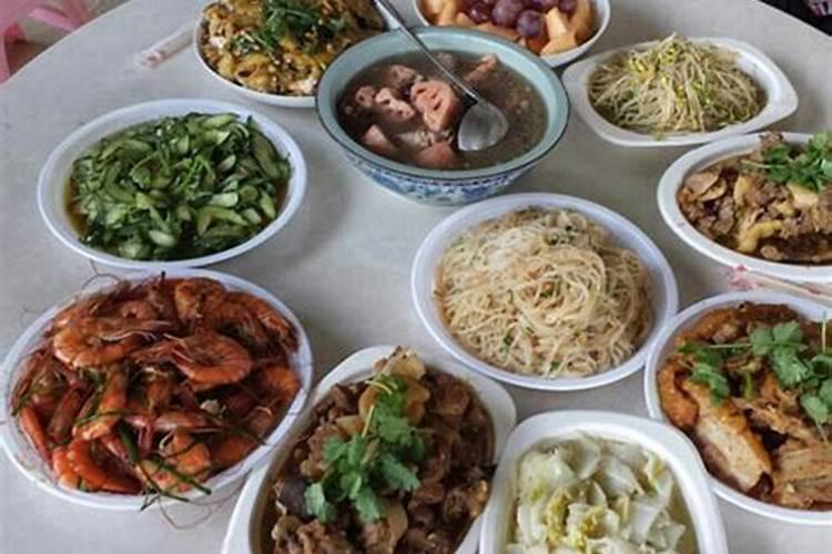 梦见吃海鲜大餐是什么意思