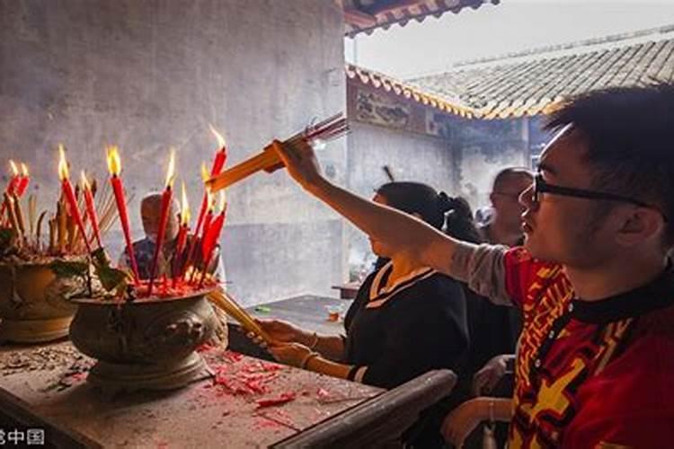 我男朋友要去福州了,那位朋友能介绍一下那里的情况？谢谢