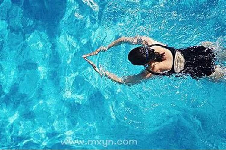 梦见大海里游泳是什么预兆