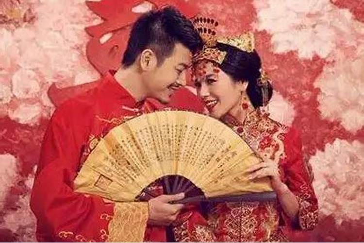 供桌上筷子的正确摆放图片