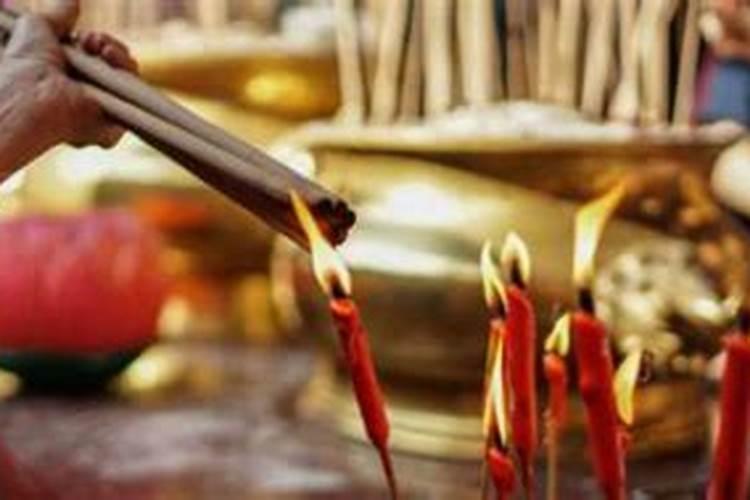 大年三十接灶神几点