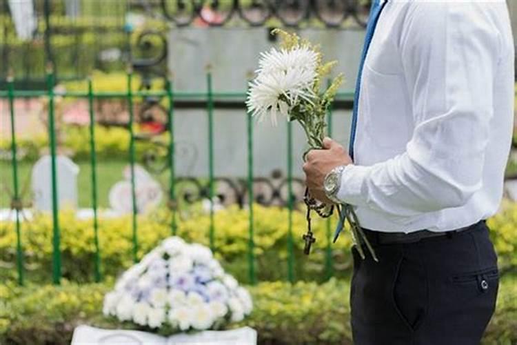 梦见我外婆家办丧事