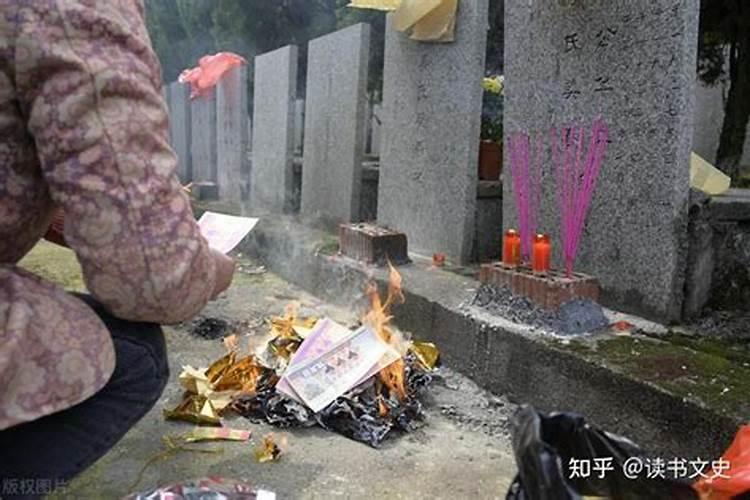 人过世把骨灰放到庙里修座塔对后人好不好