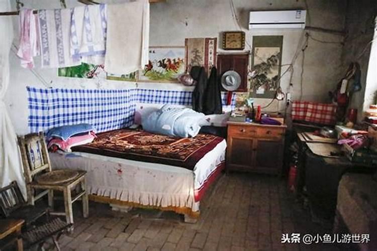 梦到家里老房子的炕上睡着个死人是什么意思？