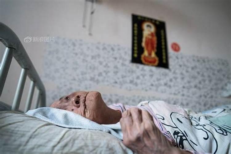 梦见自己家老房子塌了还把爸妈砸死了是怎么回事