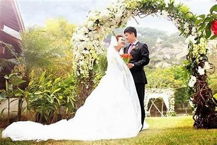 梦见参加老公前妻的婚礼的预兆