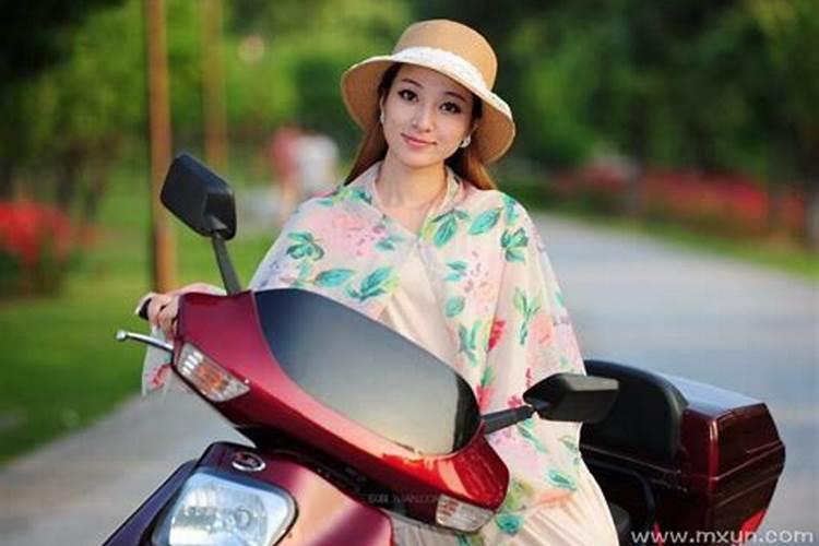 梦见自己会骑电动车