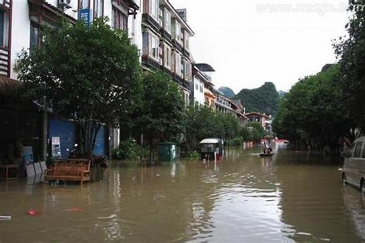 梦见看见回家路上发涨水的预兆