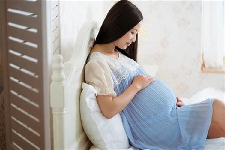 梦见肚子里有胎儿在动