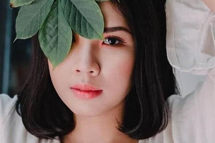 梦见陌生女人主动亲近自己