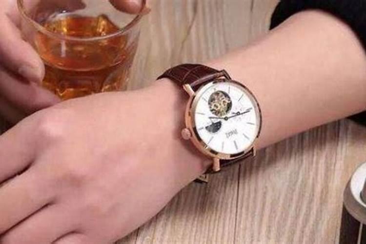 女人梦见红鱼是什么梦,我是女生,昨天梦见好多红鱼是怎么回事!