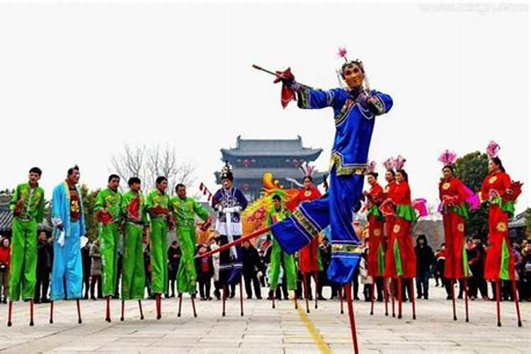 梦见踩高跷 梦见踩高跷什么意思