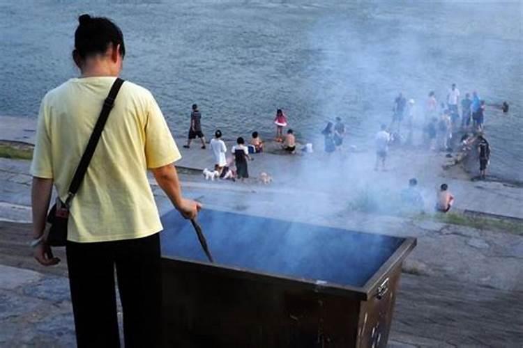 中元节什么时候上坟烧纸 中元节什么时候上坟烧纸合适